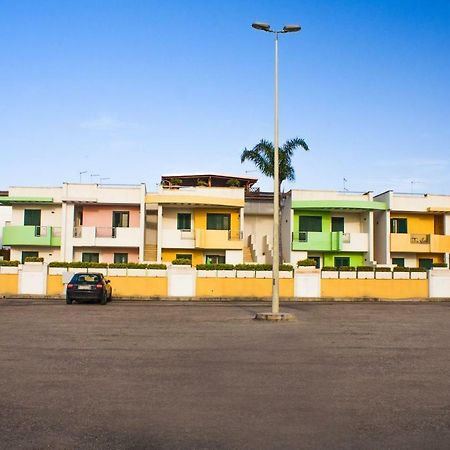 Con Piscina E Garage A 300 M Da Spiaggia E Centro Torre dell'Orso Buitenkant foto