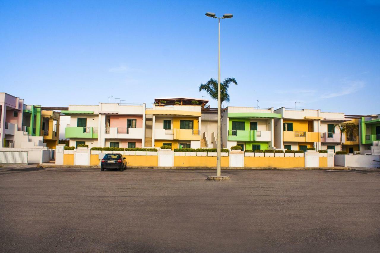 Con Piscina E Garage A 300 M Da Spiaggia E Centro Torre dell'Orso Buitenkant foto
